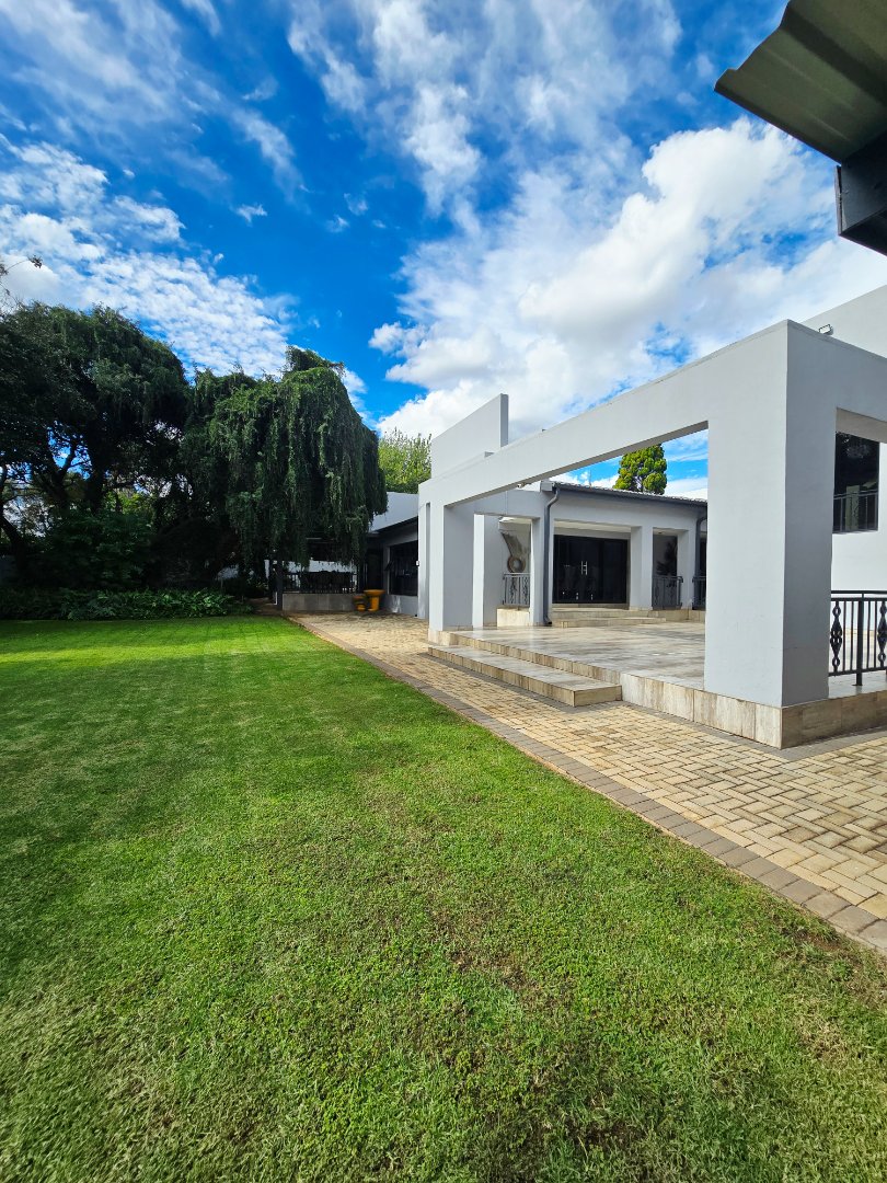6 Bedroom Property for Sale in Wilkoppies North West